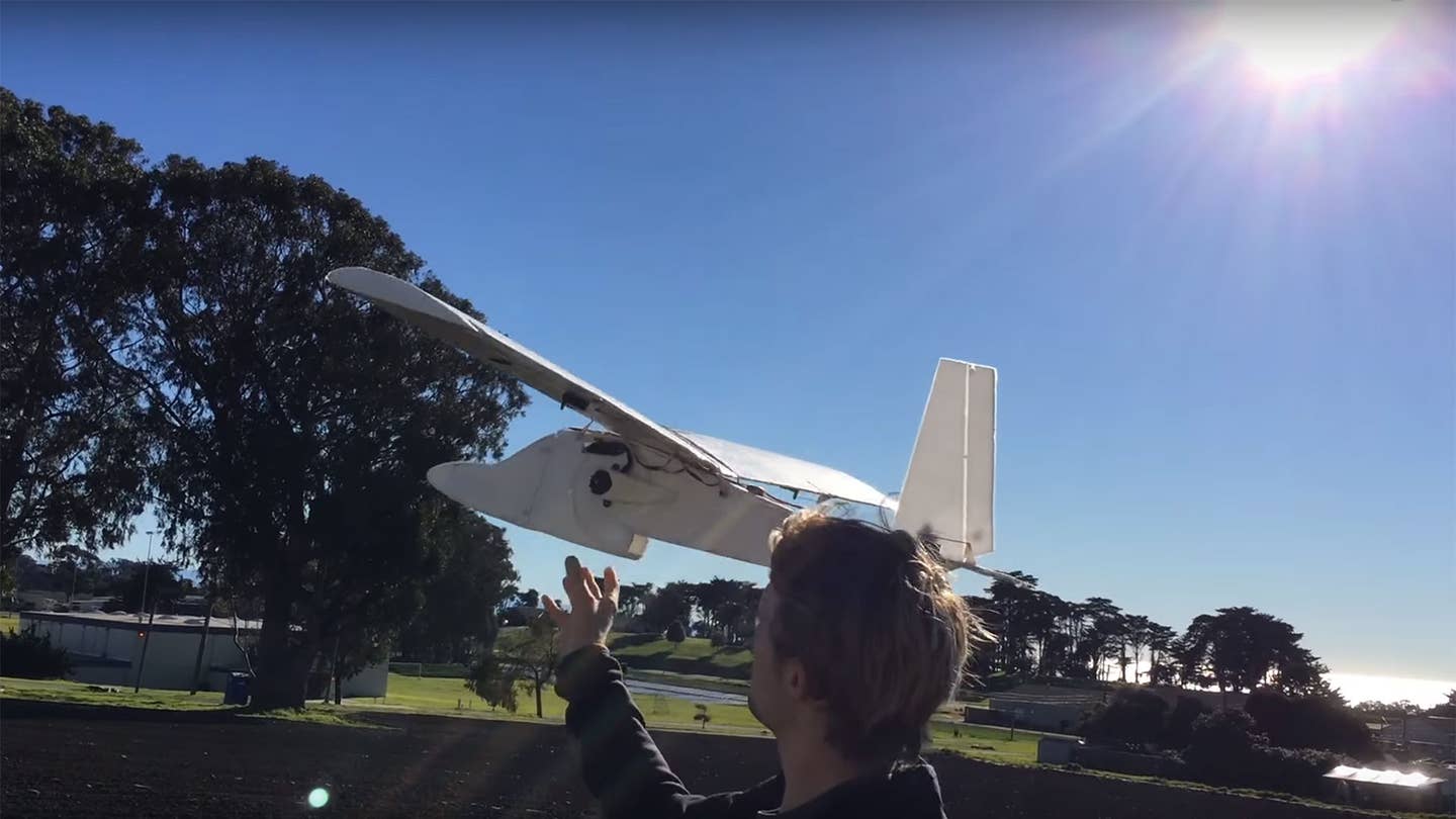 视频:学生把废料变成了高空飞行的模型飞机