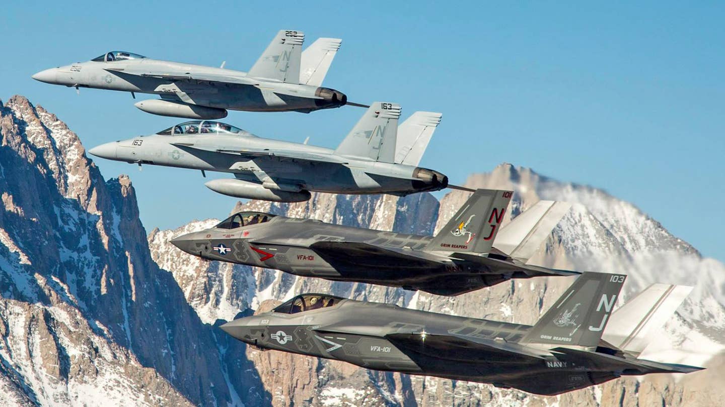 特朗普告诉波音公司要给F-35的F/A-18定价——没有