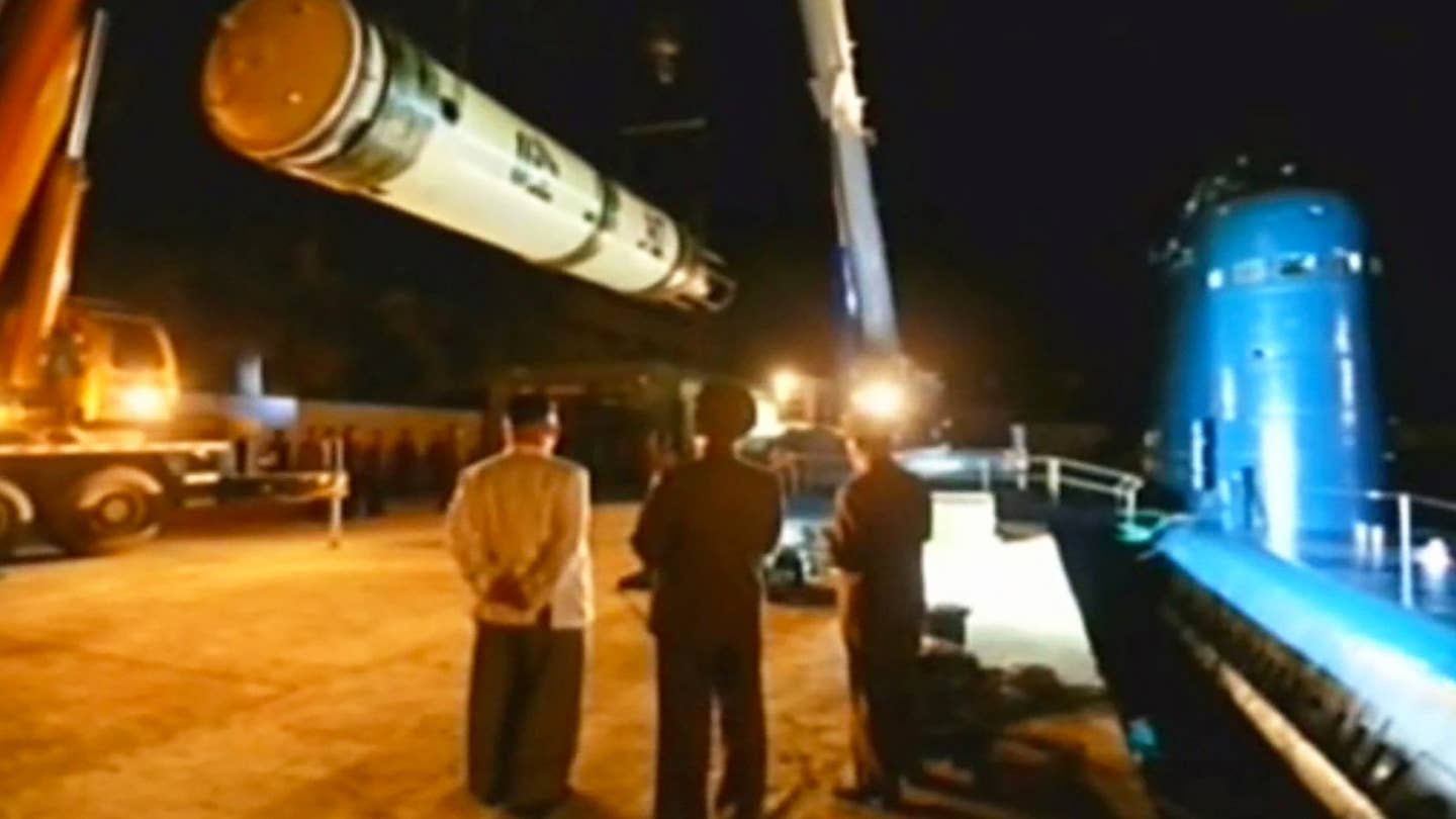 朝鲜成功试射弹道导弹的照片浮出水面