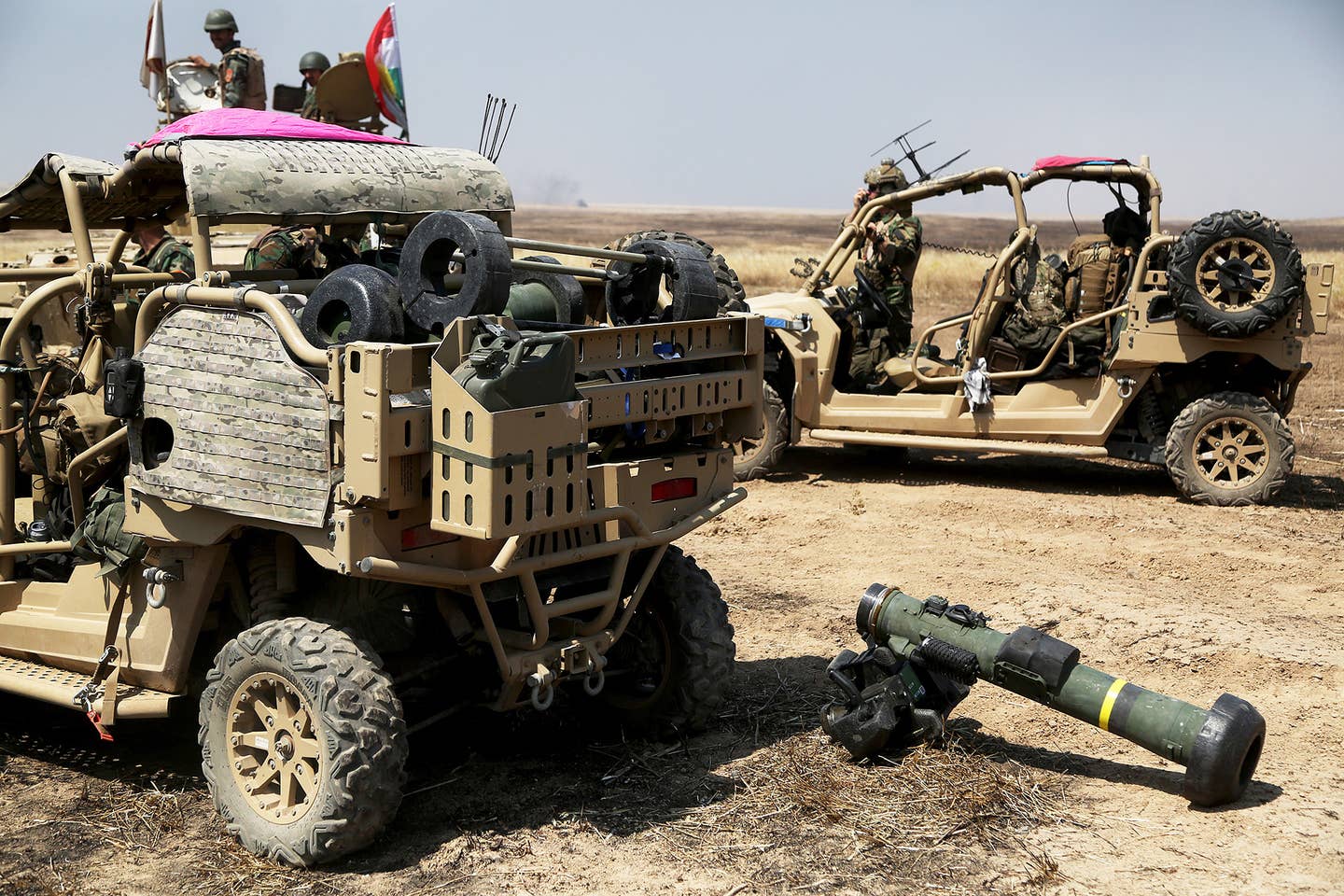 美国特种部队MRZR越野车在摩苏尔附近被发现满载标枪导弹