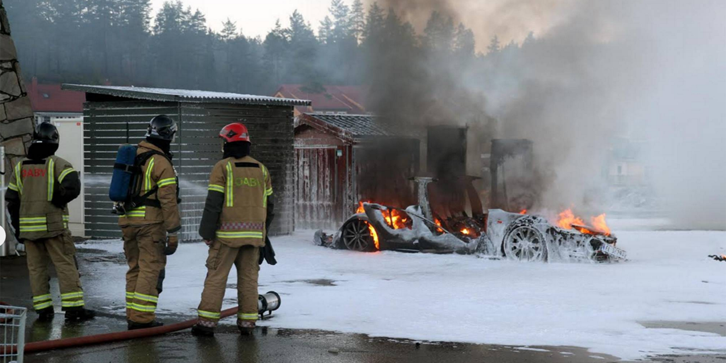 特斯拉Model S在挪威着火