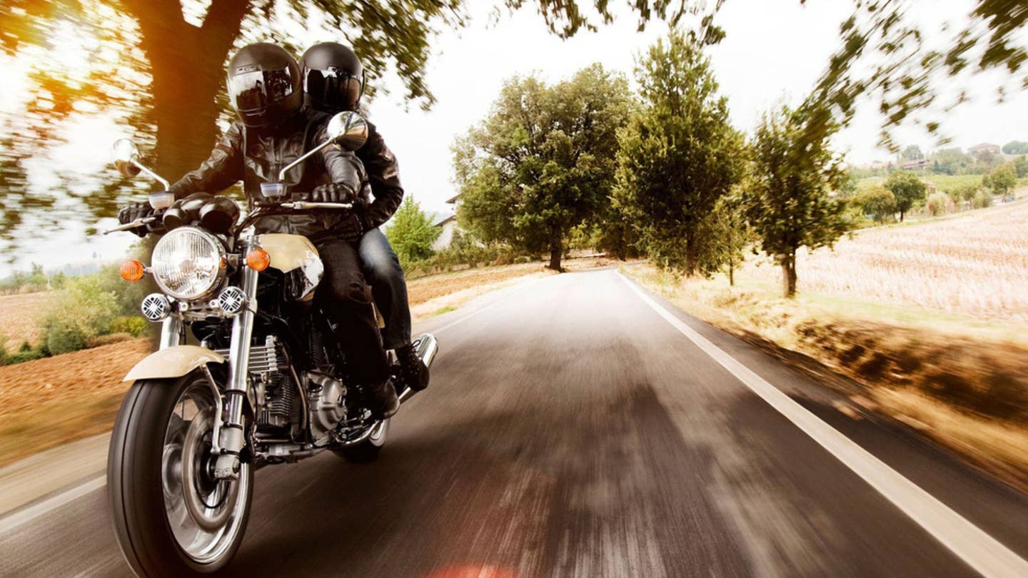最佳摩托车头盔扬声器:骑到你的节奏