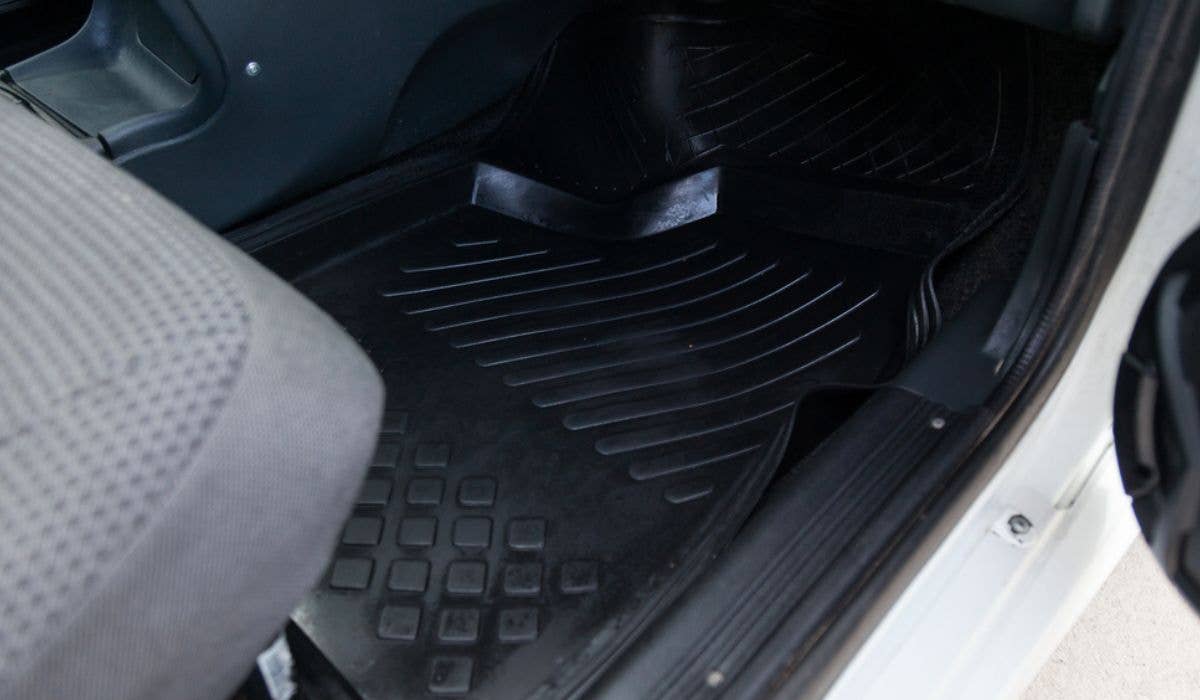 最好的特斯拉Model 3地板垫:保持地板看起来新鲜