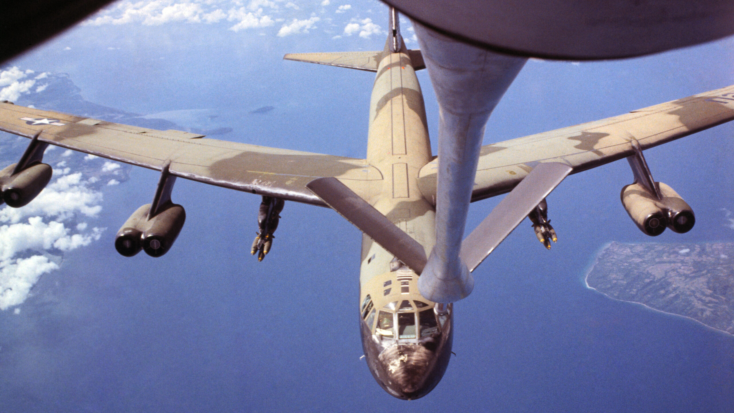 回顾B-52的所有变体，因为这款标志性的轰炸机已经70岁了