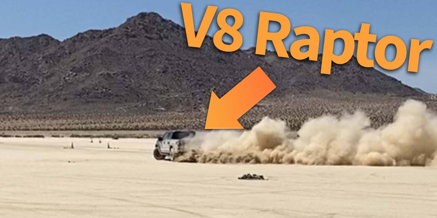 V8的福特F-150猛禽R看起来和听起来都是一种回归