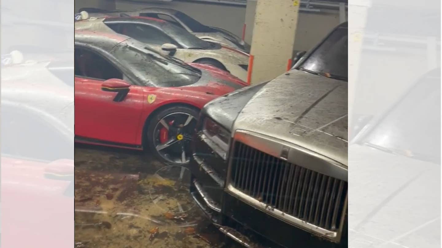 迈阿密洪水淹没了整个车库的超级跑车