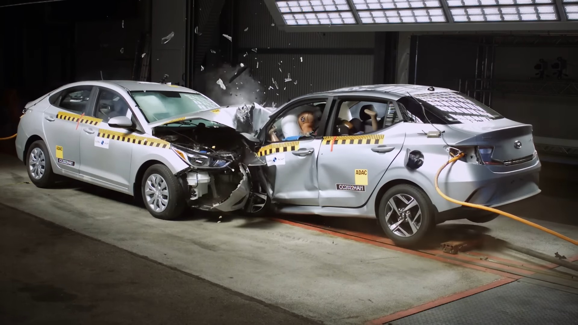 美国和墨西哥市场之间的碰撞测试现代汽车显示我们的汽车有多安全