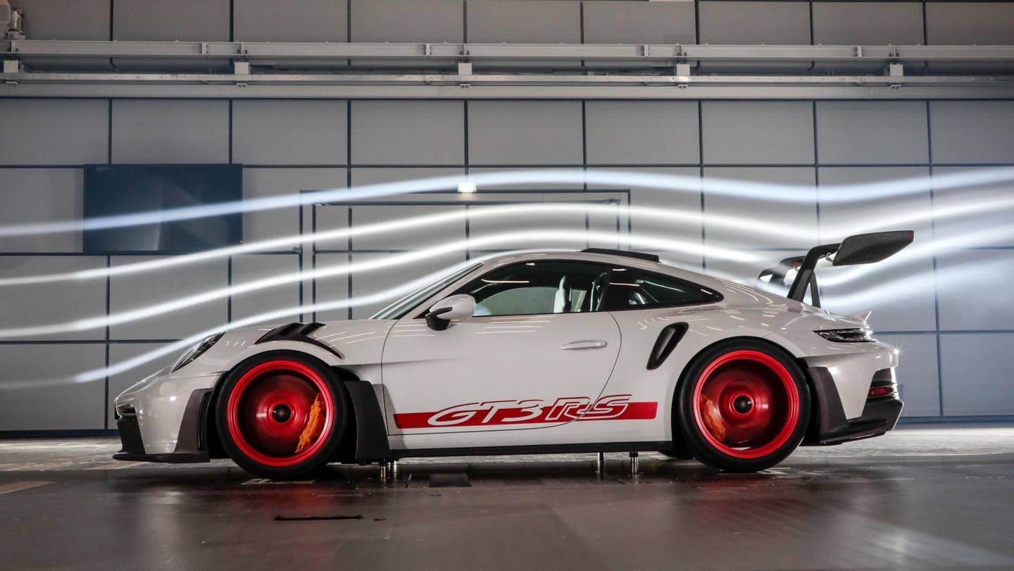 2023年保时捷911 GT3 RS增加了一个野生drs风格的后翼