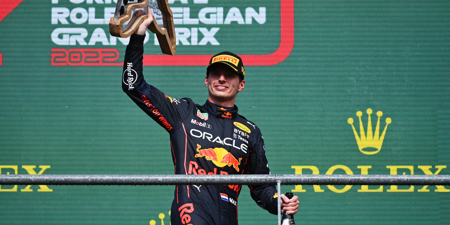 马克斯·维斯塔彭统治F1比利时大奖赛，汉密尔顿在第一圈退赛