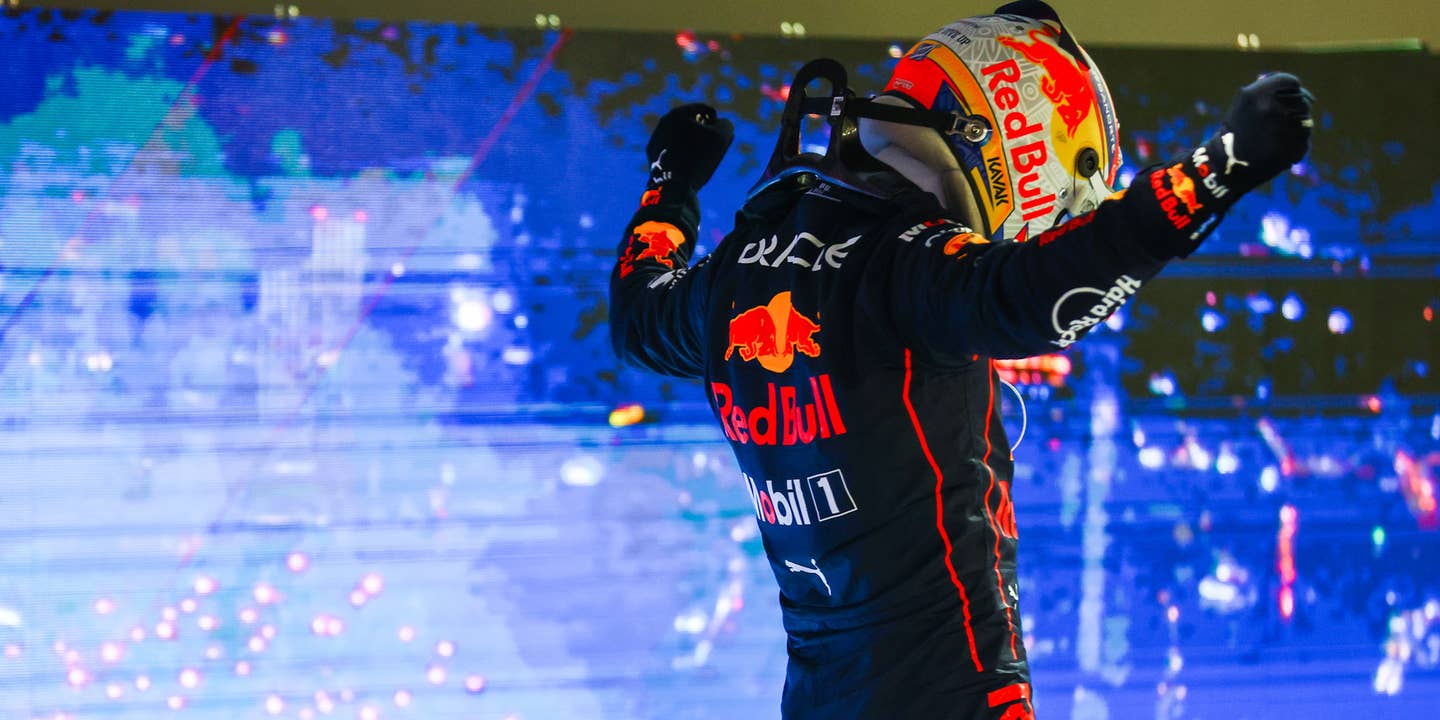 塞尔吉奥·佩雷斯在雨水浸湿的新加坡F1大奖赛中取得了精湛的胜利