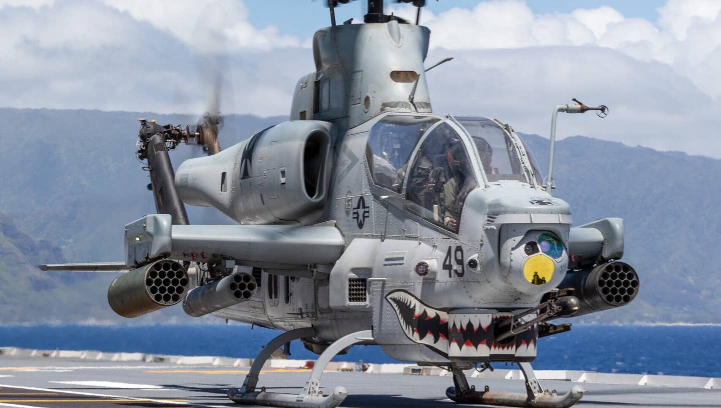 最后一架海军AH-1交付标志着休伊时代结束的开始