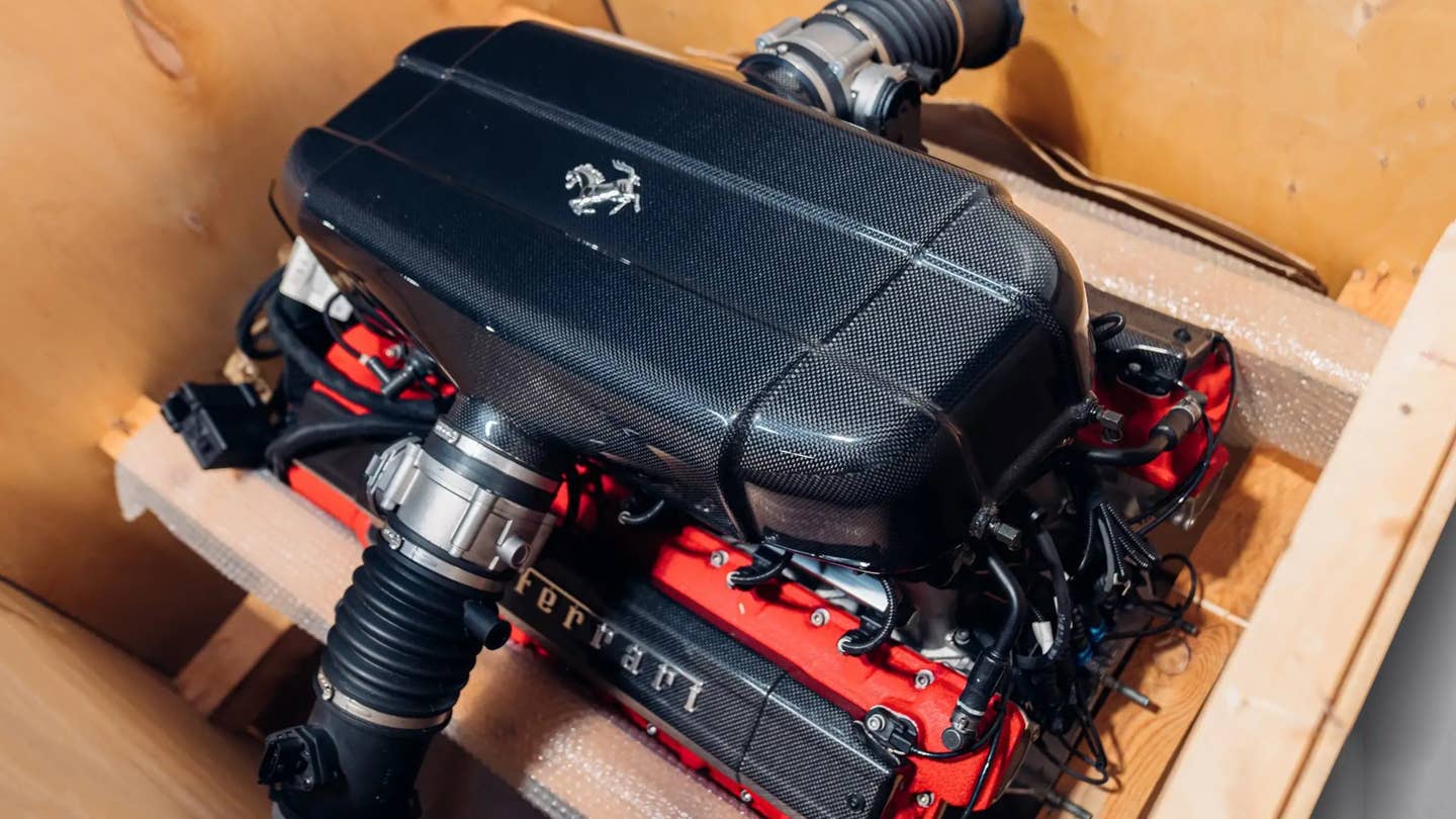 这法拉利恩佐V12板条箱发动机出售准备为终极引擎交换