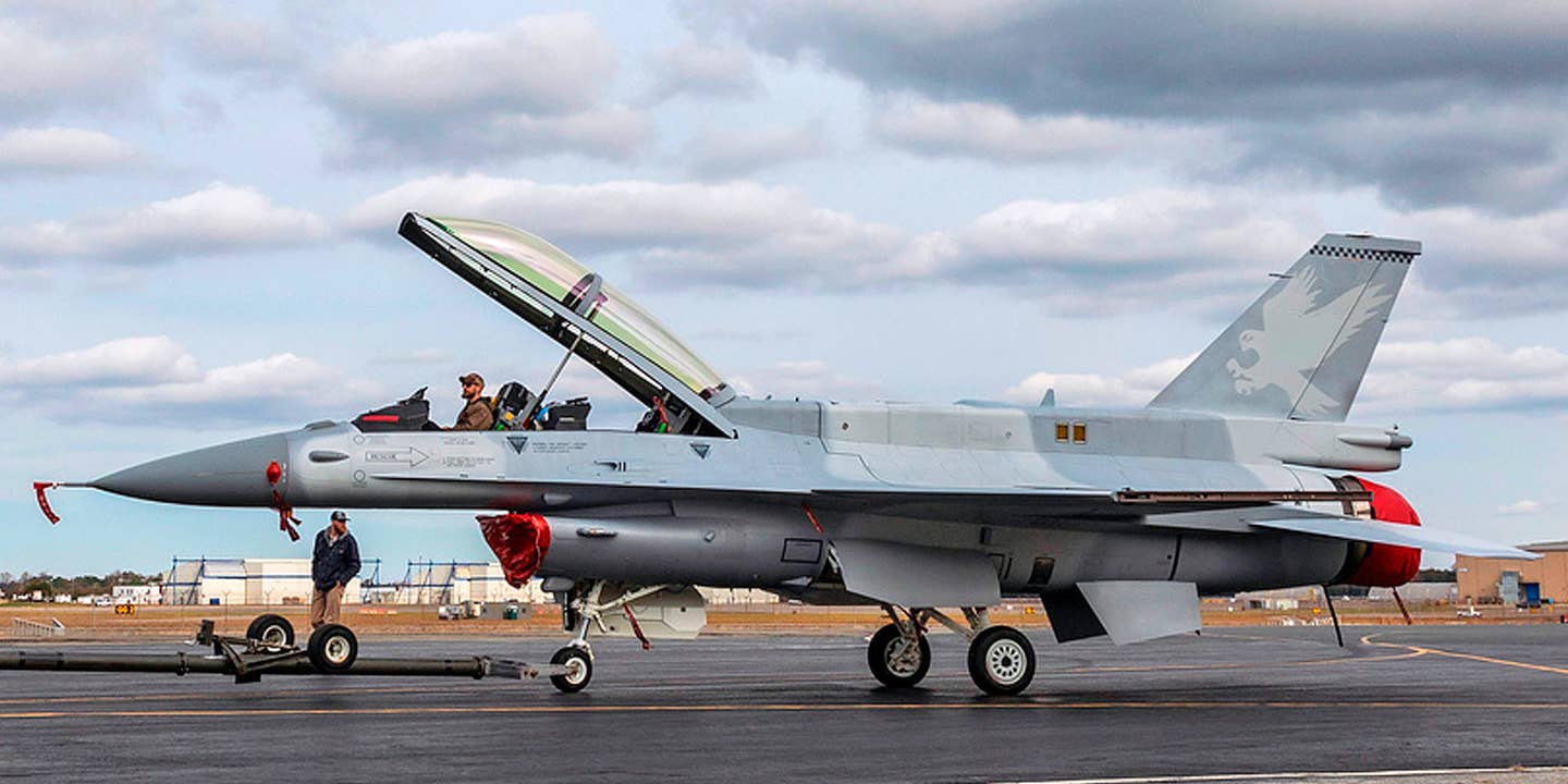 看看南卡罗来纳州制造的第一架F-16毒蛇战机