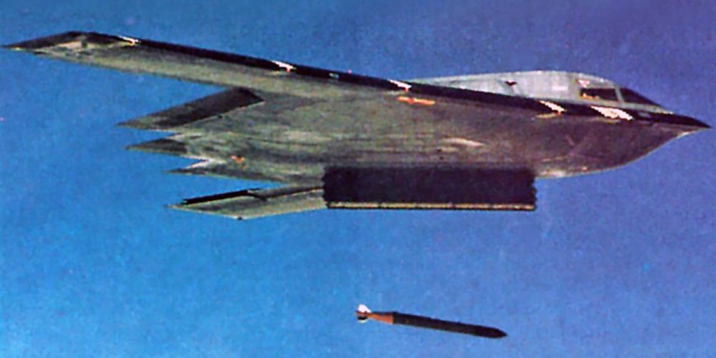 B-2的鲜为人知的GAM武器是第一颗卫星制导炸弹