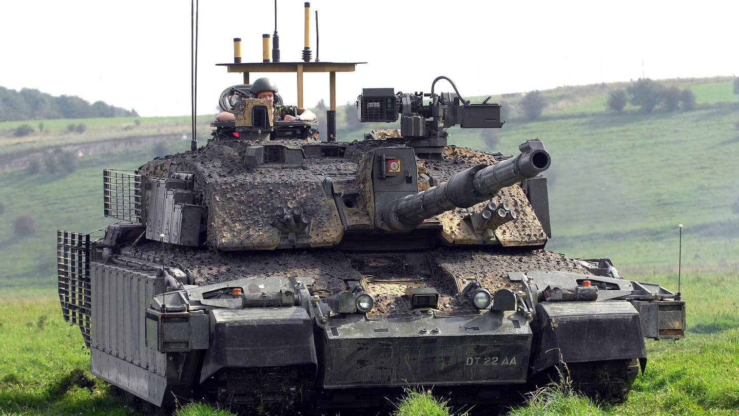 来看看英国向乌克兰运送的坦克和其他装甲