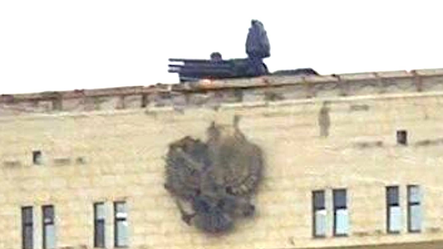 莫斯科屋顶出现“裤子”防空系统